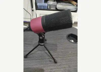 USB microphone with tripod — private sale