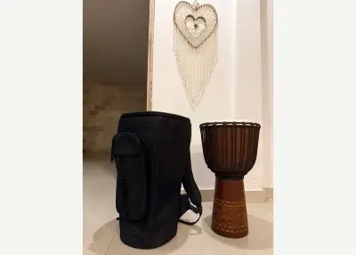 Djembe grande con borsa — vendita privata a Ubud