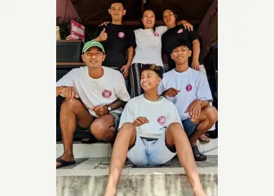 Laundry pickup in Ubud — Diggy Doo’s local team