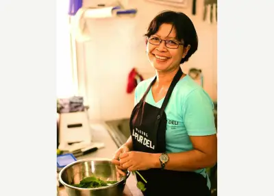 Cene di famiglia di Dapur Deli, il café di Ibu Made — Sanur