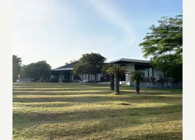 Penawaran Alicia: vila empat kamar di lahan 28 are, Nyanyi