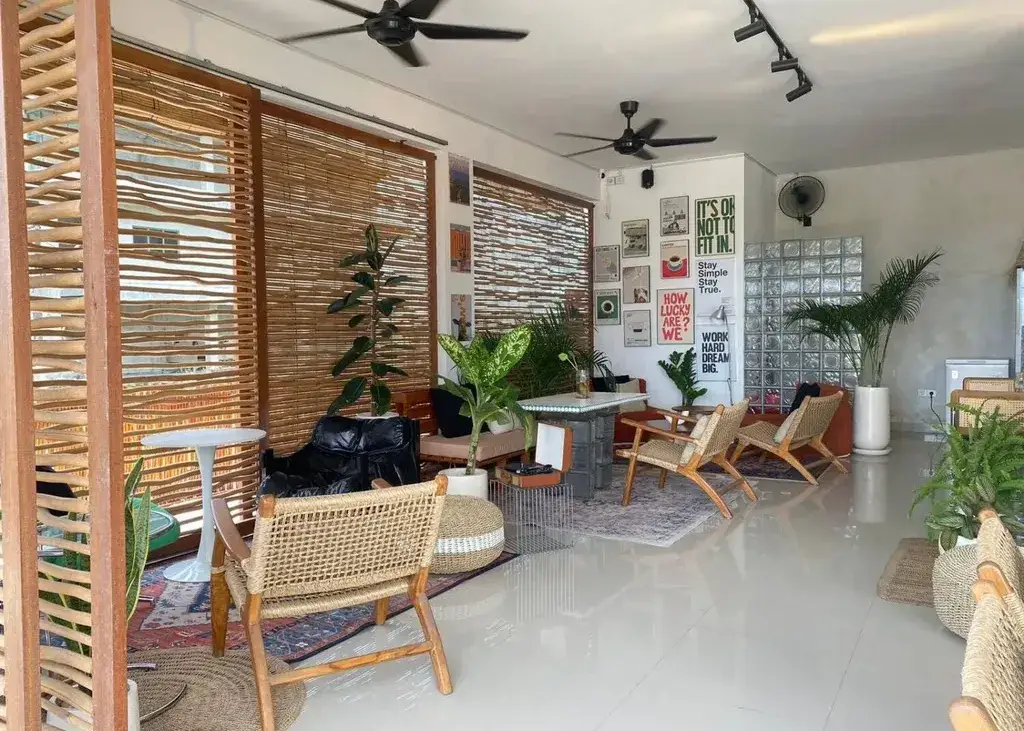 Operating cafe and shisha lounge for sale in Cemagi
